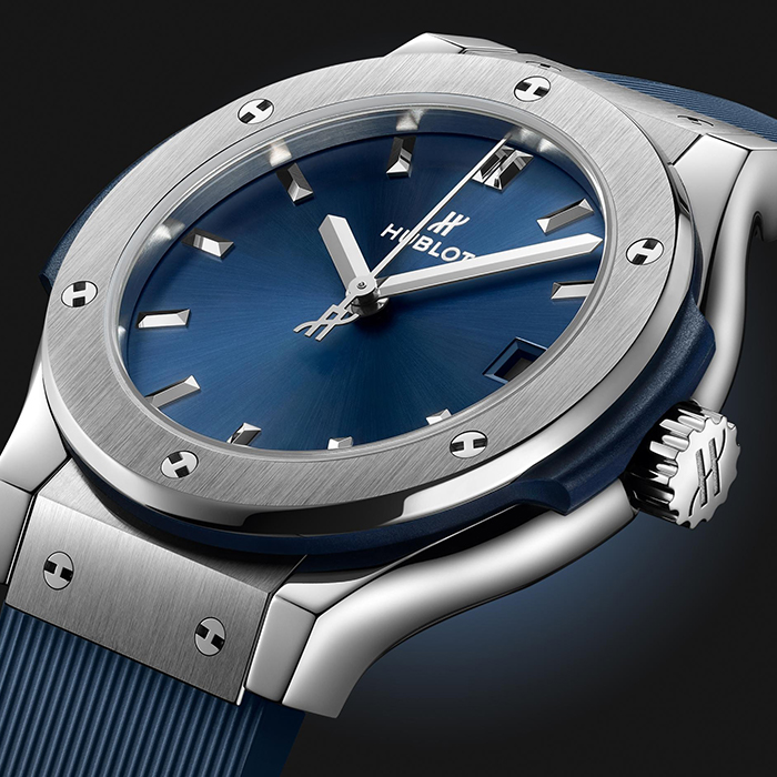 HUBLOT Classic Fusion Titanium Blue 33mm 581.NX.7170.RX